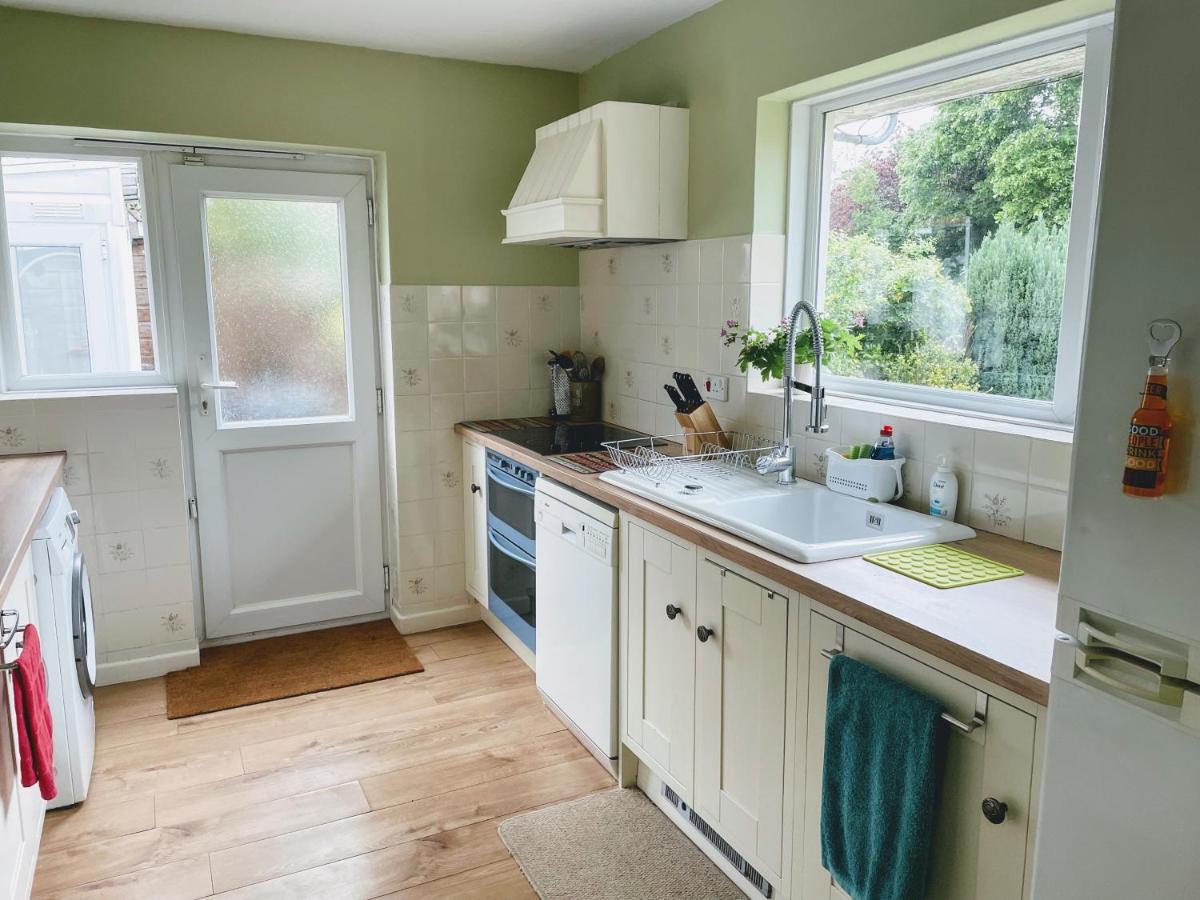 Сasa de vacaciones Lovely With Beautiful Large Garden, 5 Min To The By Car Bournemouth