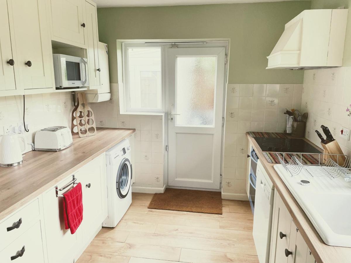 Сasa de vacaciones Lovely With Beautiful Large Garden, 5 Min To The By Car Bournemouth