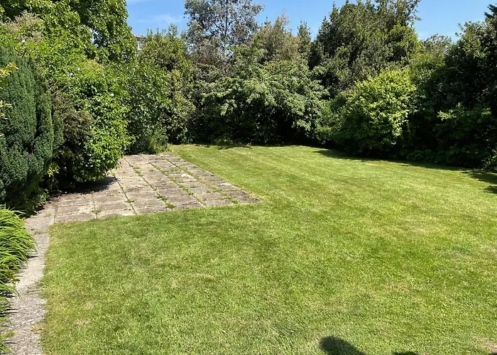 Lovely Bournemouth Cottage With Beautiful Large Garden, 5 Min To The Beach By Car