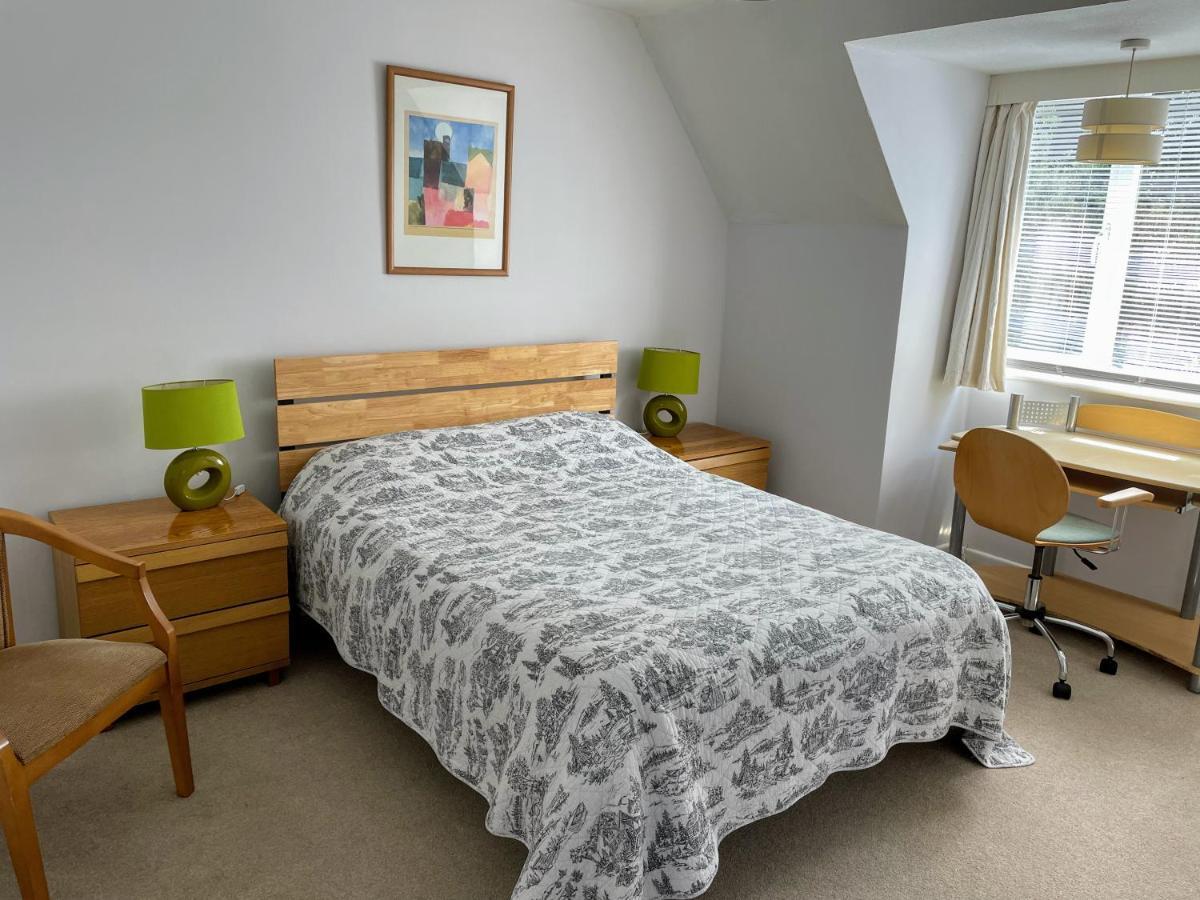 Lovely With Beautiful Large Garden, 5 Min To The By Car Борнмут
